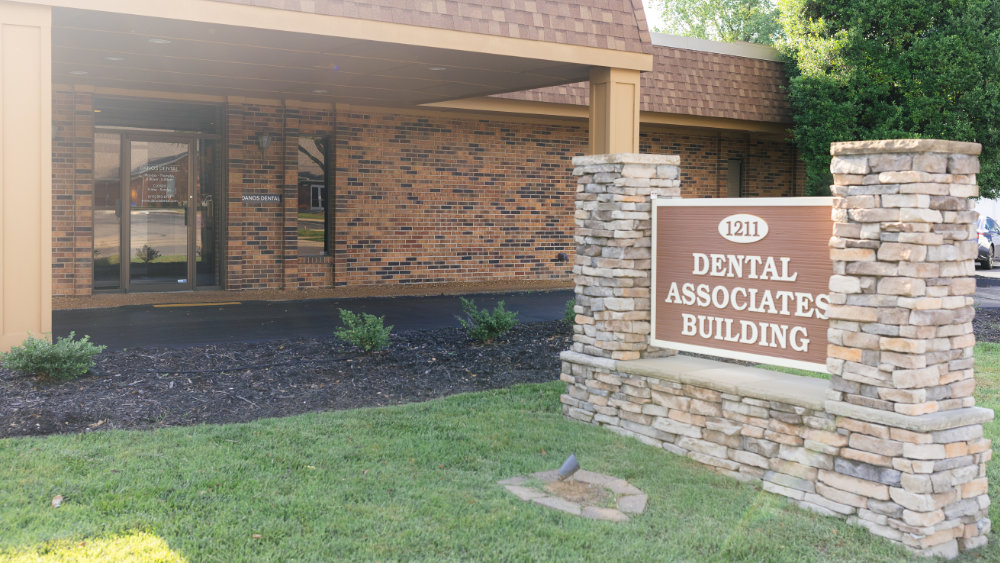 Exterior of Danos Dental office in Murfreesboro, TN
